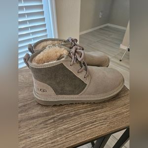 UGG Boot,big kids Size 5, Charcoal Grey